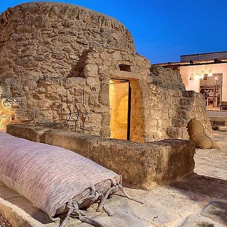 לינה וארוחת בוקר סנט'איזידורו Trullo Santovia מראה חיצוני תמונה