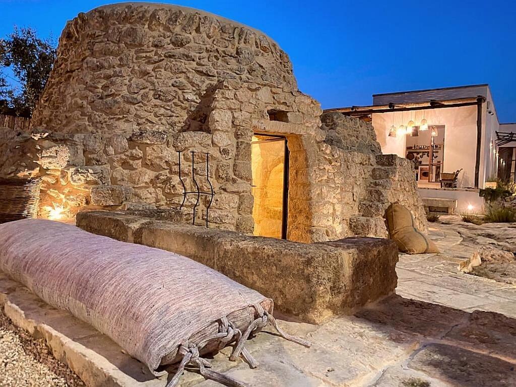 לינה וארוחת בוקר סנט'איזידורו Trullo Santovia מראה חיצוני תמונה