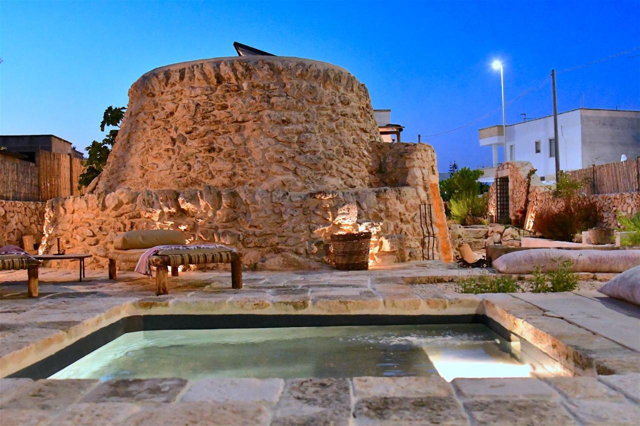 לינה וארוחת בוקר סנט'איזידורו Trullo Santovia מראה חיצוני תמונה
