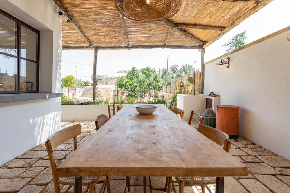 לינה וארוחת בוקר סנט'איזידורו Trullo Santovia מראה חיצוני תמונה