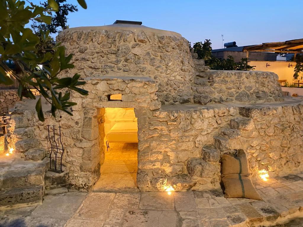 לינה וארוחת בוקר סנט'איזידורו Trullo Santovia מראה חיצוני תמונה