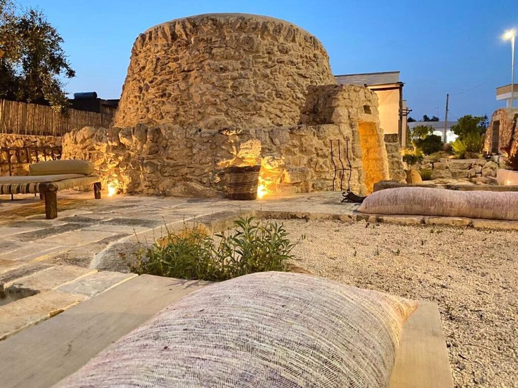 לינה וארוחת בוקר סנט'איזידורו Trullo Santovia מראה חיצוני תמונה