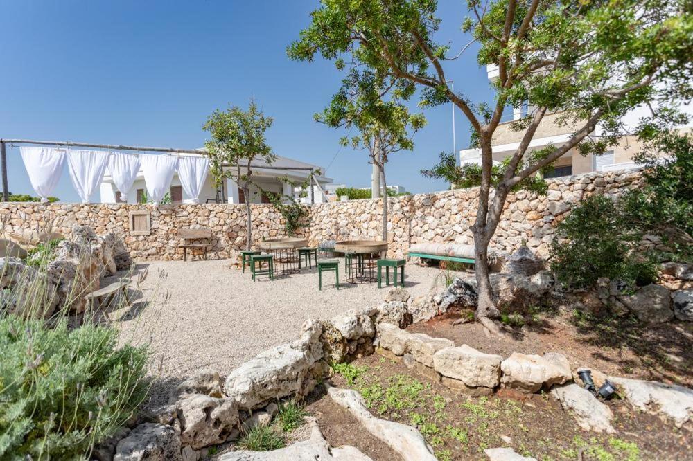 לינה וארוחת בוקר סנט'איזידורו Trullo Santovia מראה חיצוני תמונה