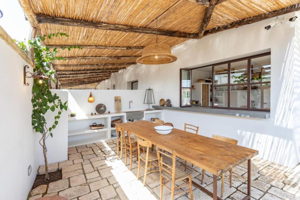 לינה וארוחת בוקר סנט'איזידורו Trullo Santovia מראה חיצוני תמונה