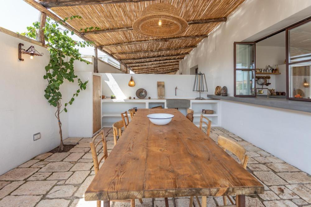 לינה וארוחת בוקר סנט'איזידורו Trullo Santovia מראה חיצוני תמונה