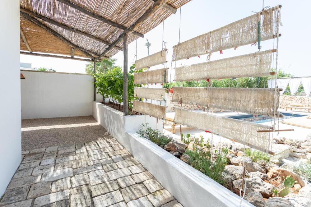 לינה וארוחת בוקר סנט'איזידורו Trullo Santovia מראה חיצוני תמונה