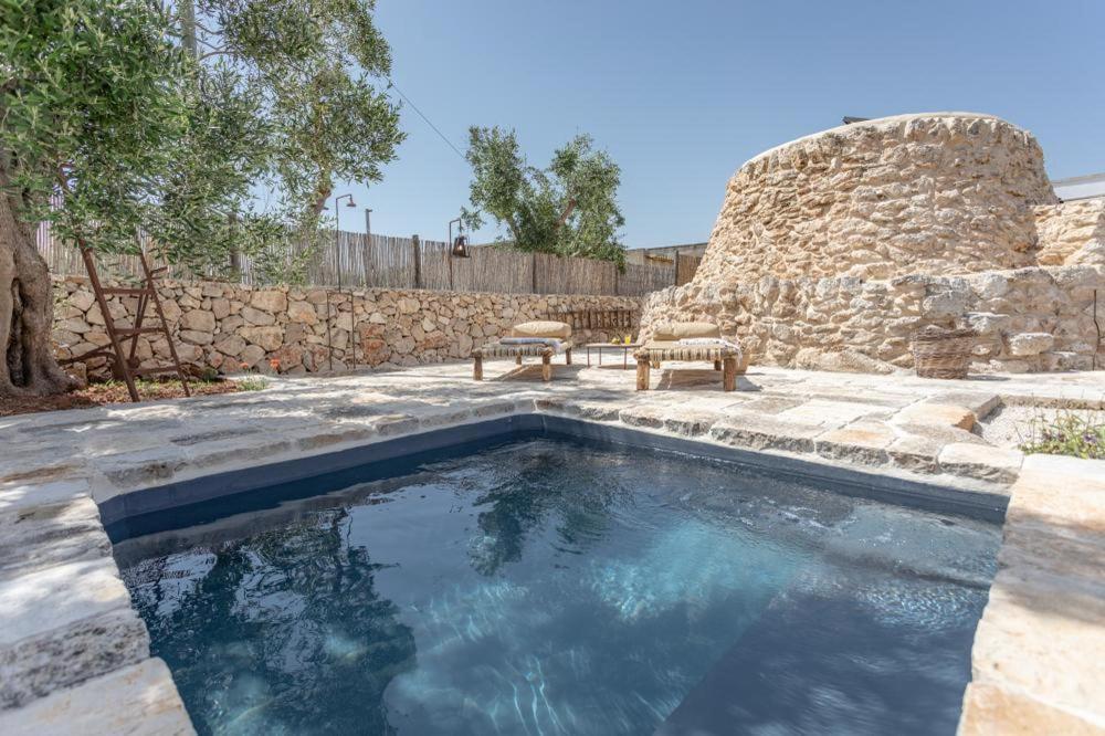 לינה וארוחת בוקר סנט'איזידורו Trullo Santovia מראה חיצוני תמונה