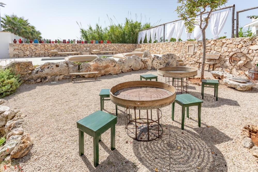 לינה וארוחת בוקר סנט'איזידורו Trullo Santovia מראה חיצוני תמונה