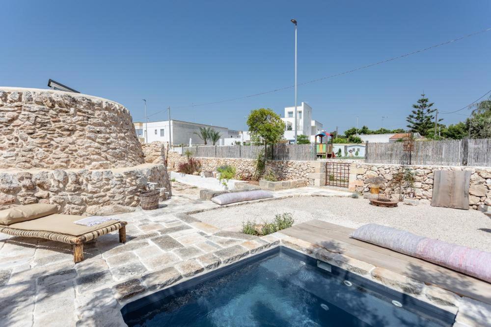 לינה וארוחת בוקר סנט'איזידורו Trullo Santovia מראה חיצוני תמונה