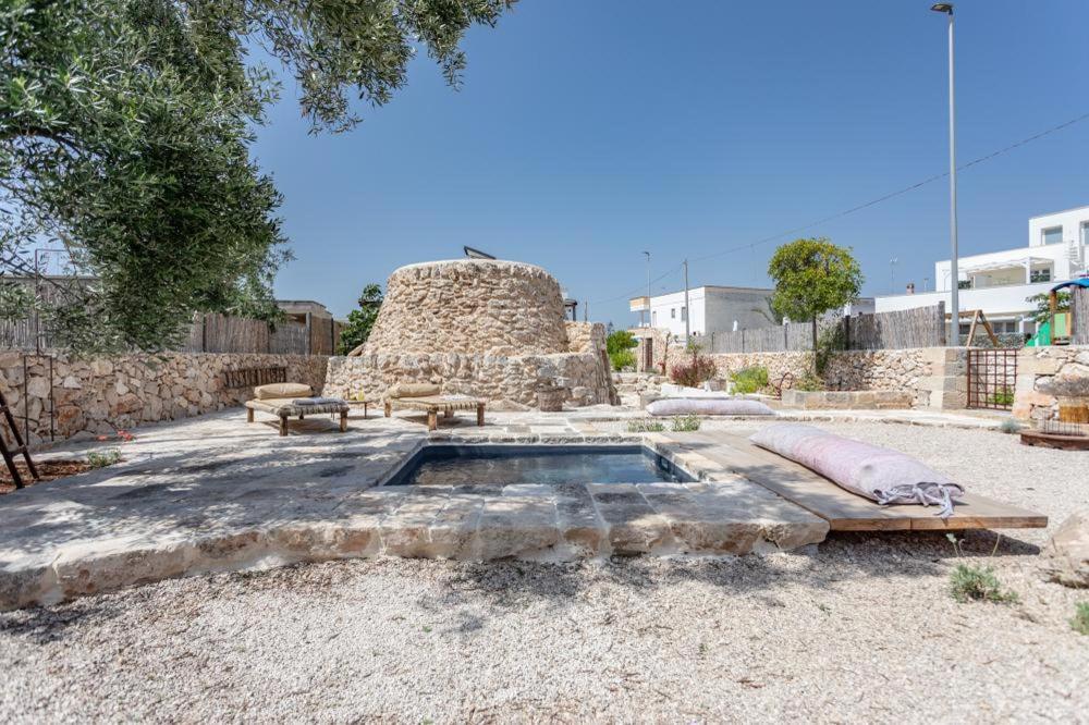 לינה וארוחת בוקר סנט'איזידורו Trullo Santovia מראה חיצוני תמונה