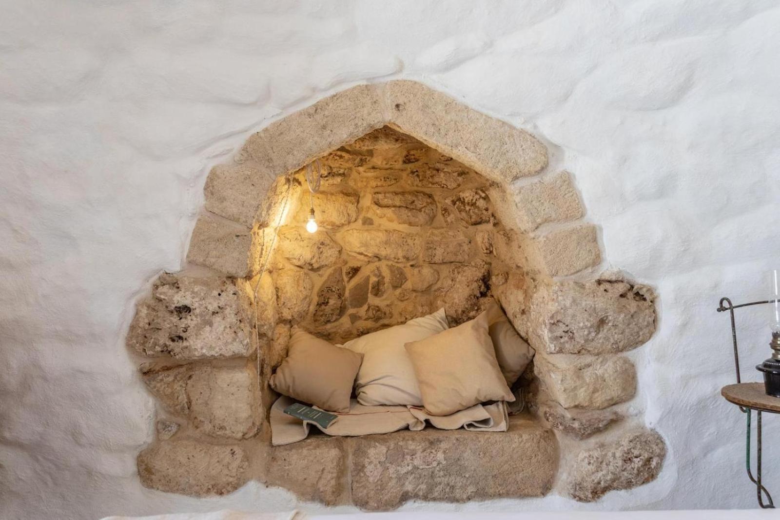 לינה וארוחת בוקר סנט'איזידורו Trullo Santovia מראה חיצוני תמונה