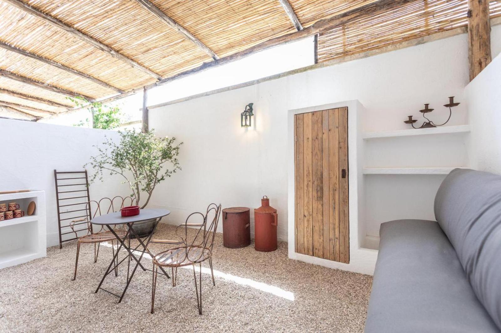 לינה וארוחת בוקר סנט'איזידורו Trullo Santovia מראה חיצוני תמונה